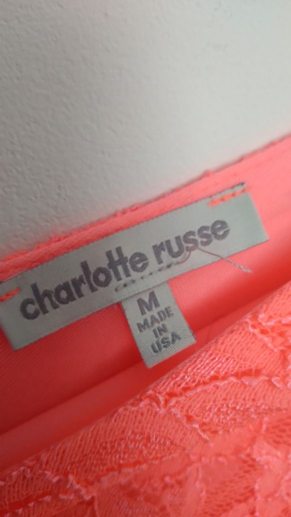 Koronkowa sukienka na podszewce - Charlotte Russe