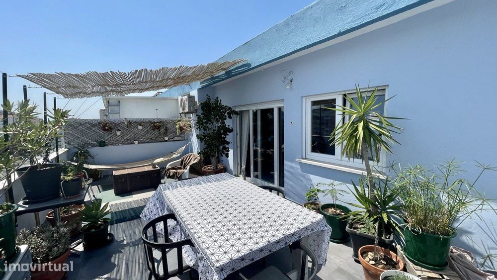Fantástico T2 no Laranjeiro Almada com Terraço Panorãmico e Varanda