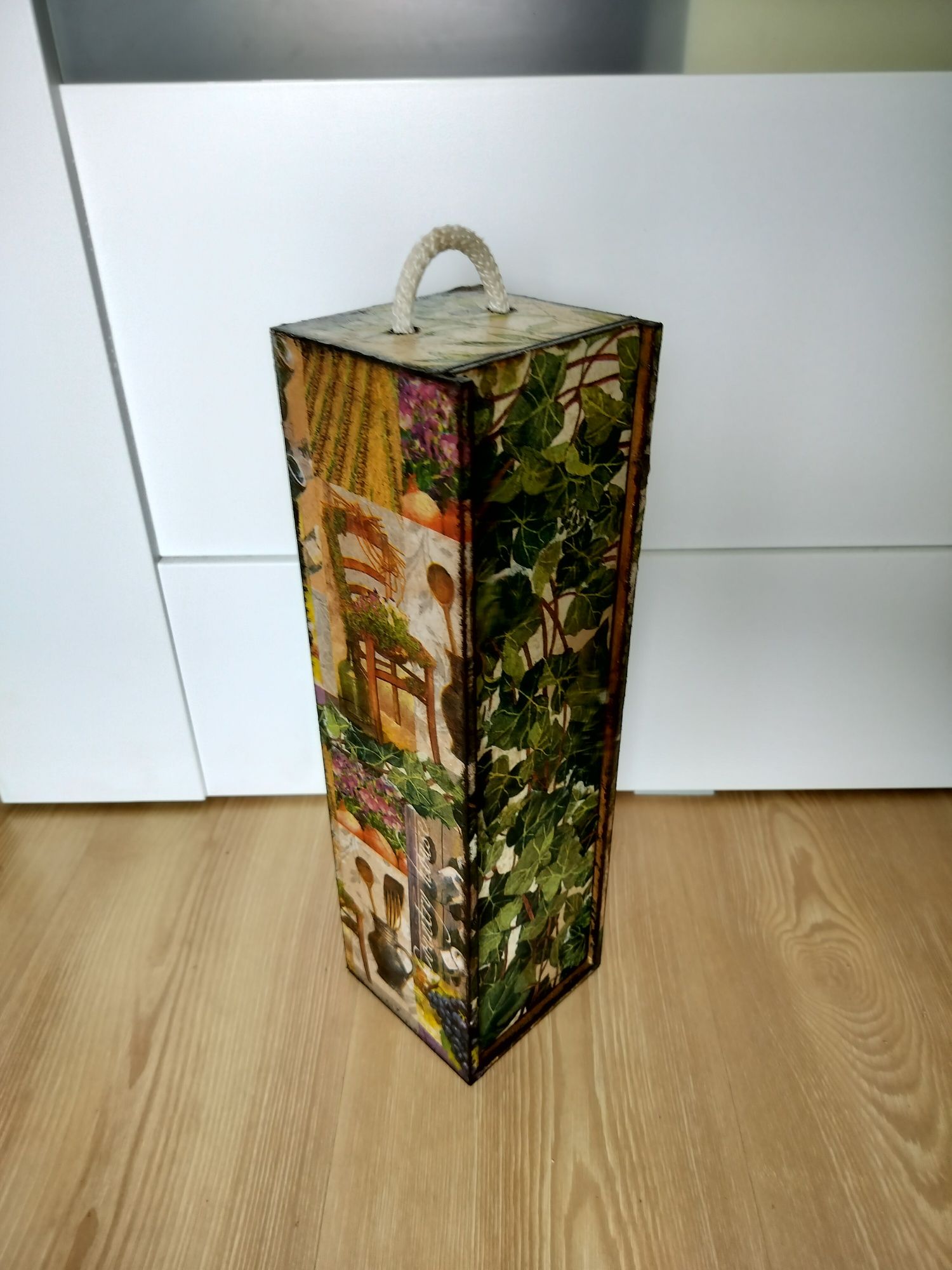 Pudełko na wino decoupage