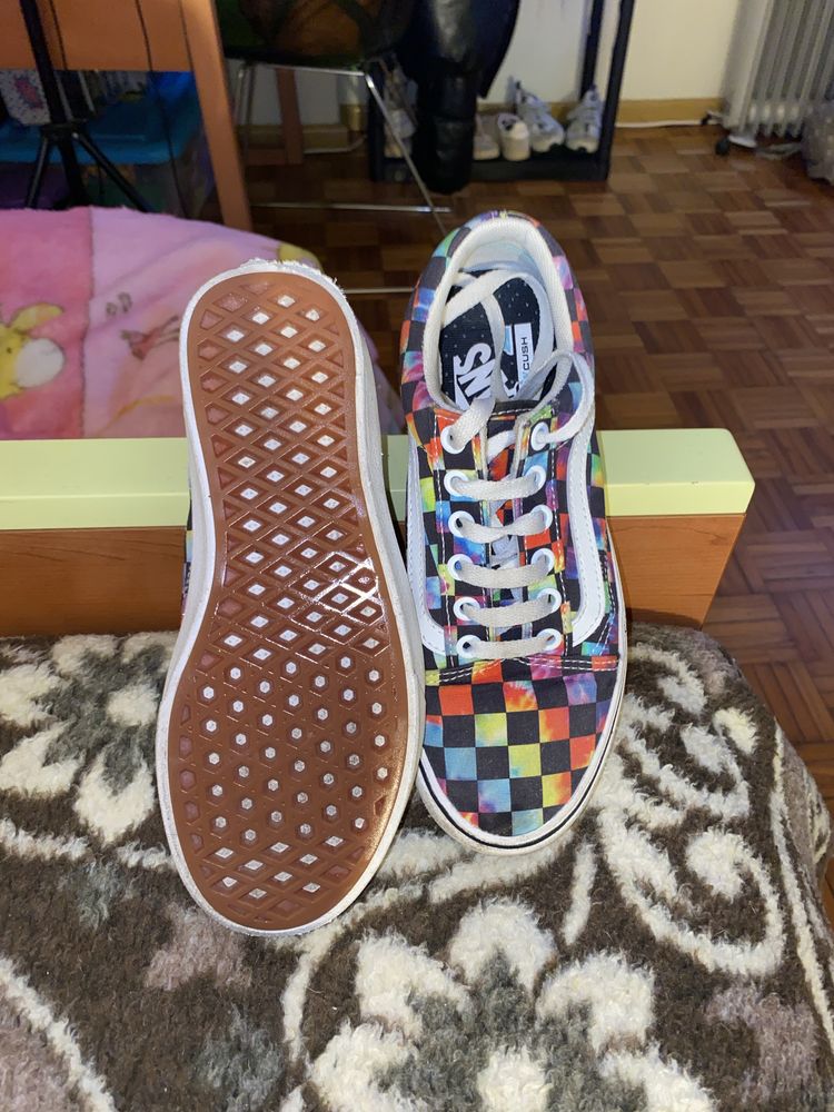 Vendo vans coloridos