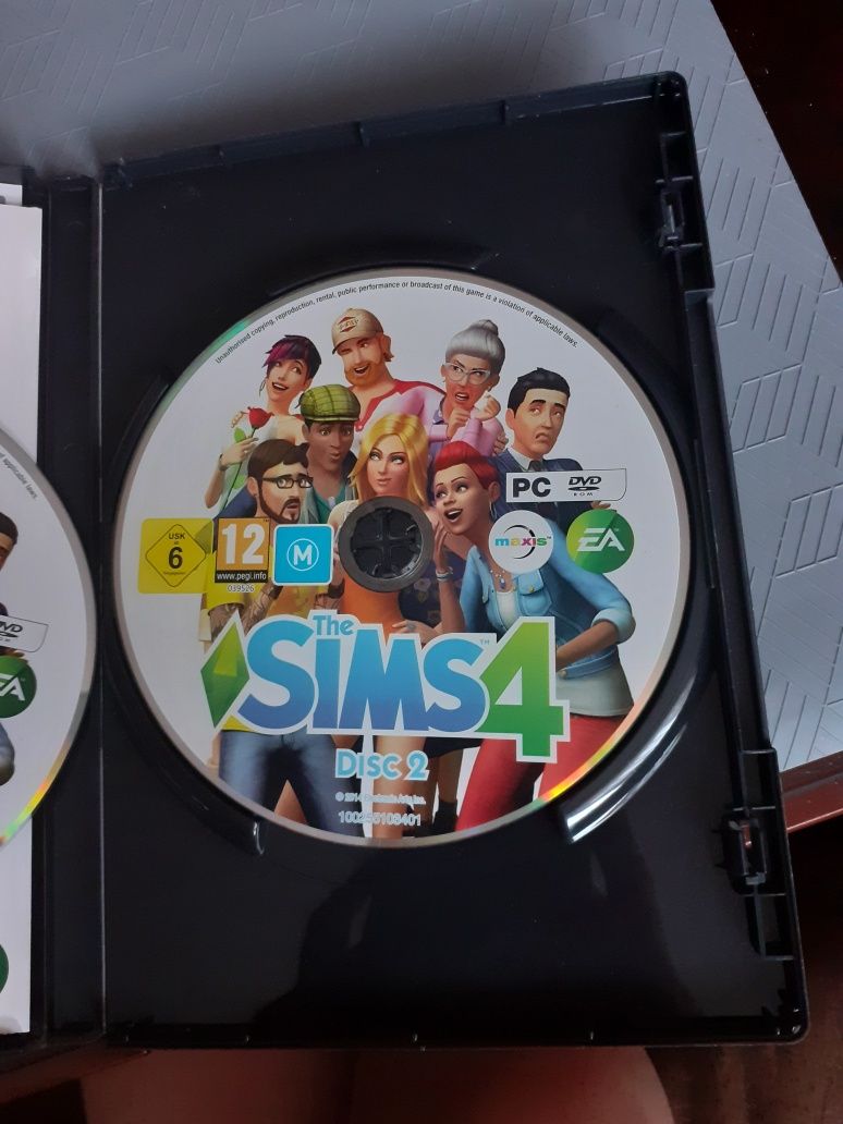 The Sims 4 z dwoma dodatkami