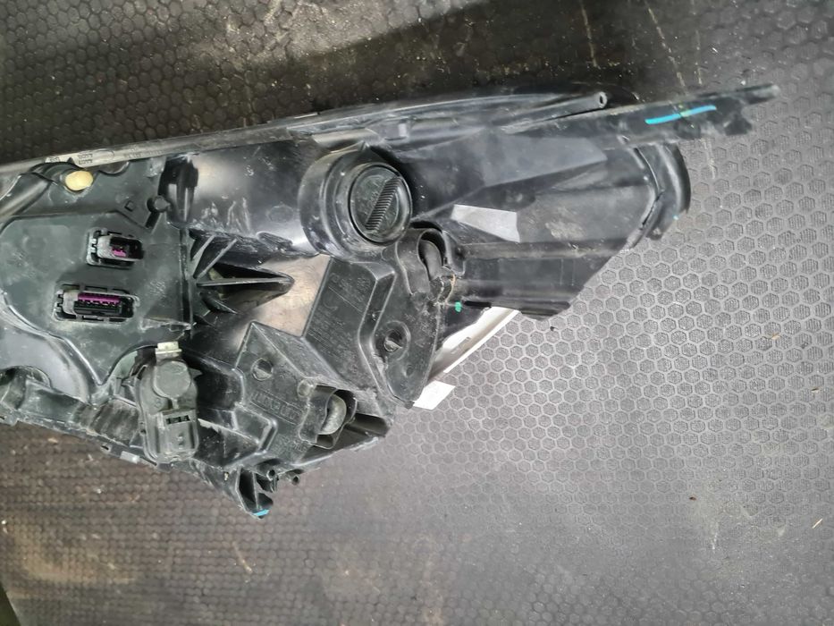 Renault Clio IV 1.6 RS lampa prawa przód LED Pure Vision