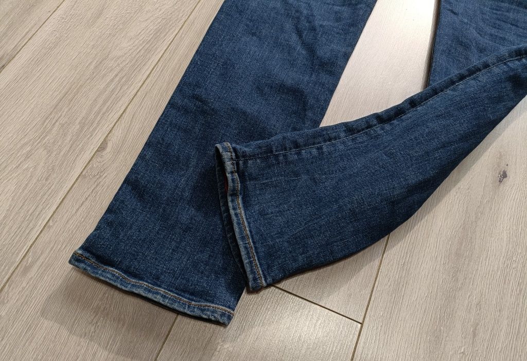 Męskie spodnie jeansowe Tommy Hilfiger bleecker z technologią TH Flex
