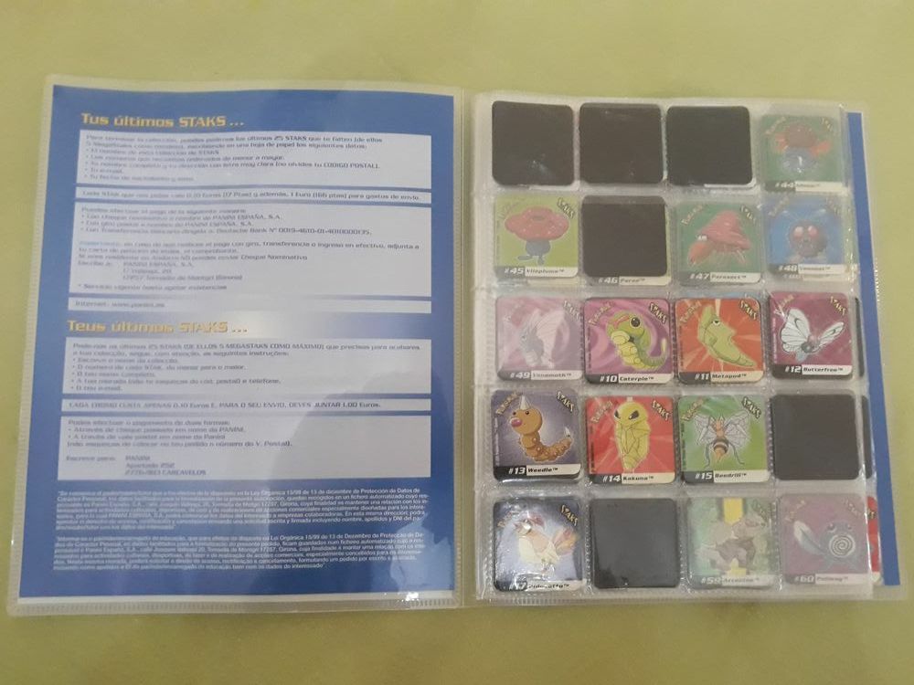 Caderneta com 118 Staks Pokémon
