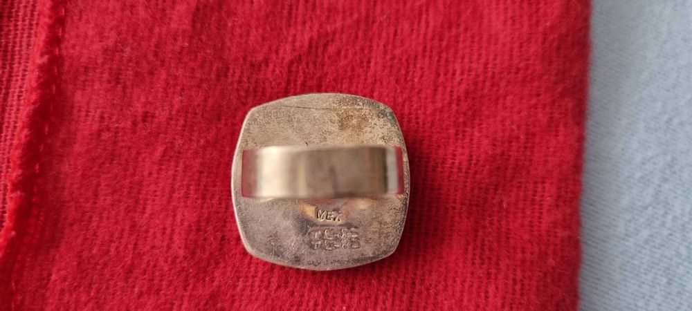 Anel em prata quadrado