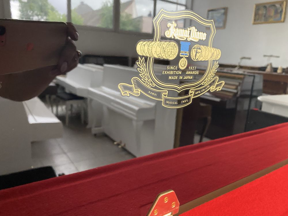 Piękne pianino Kawai K18