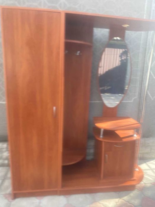 Прихожая б/у в хорошем состоянии