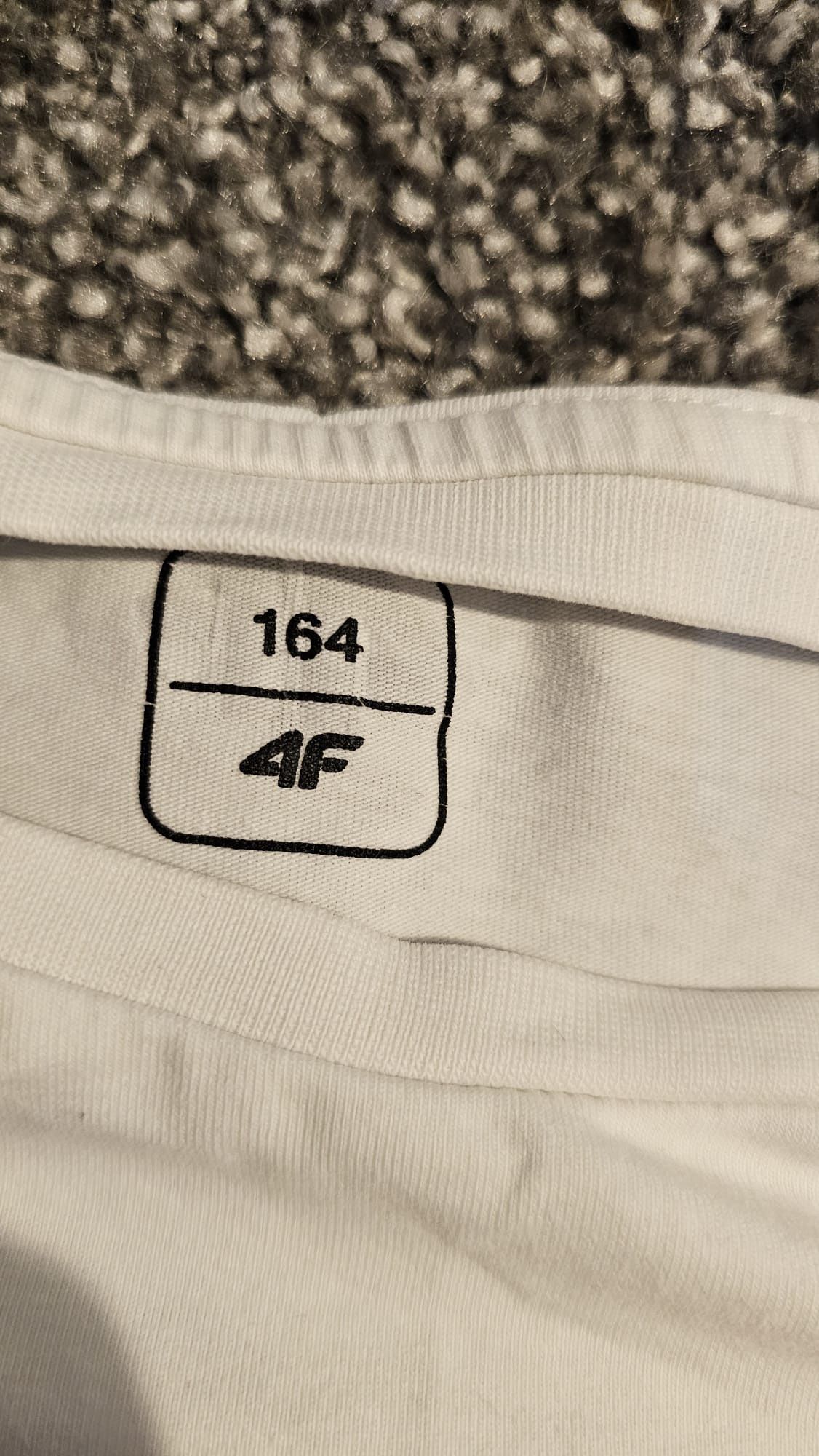 Koszula T-Shirt 4F biała w czarne kropki 164cm