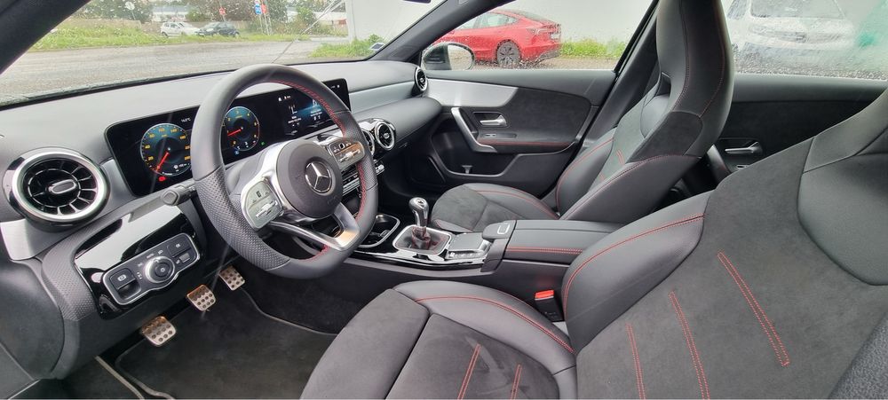 Mercedes-Benz A180d APENAS 9380km semi-novo
