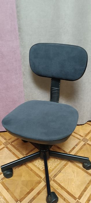 Стул для работы и учебы поворотный