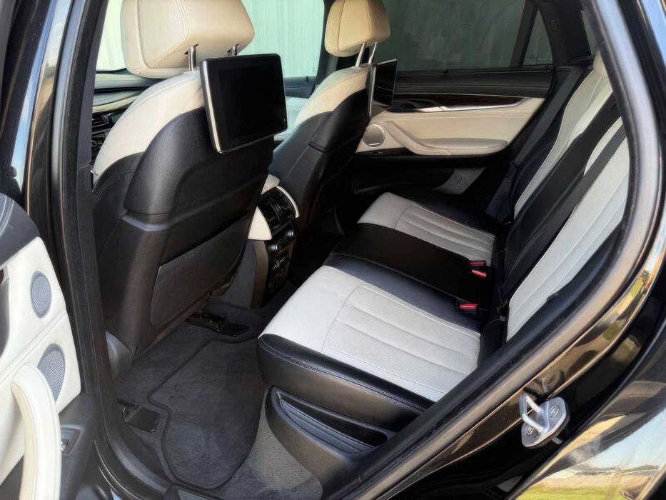 BMW X6 xDrive50i      2017