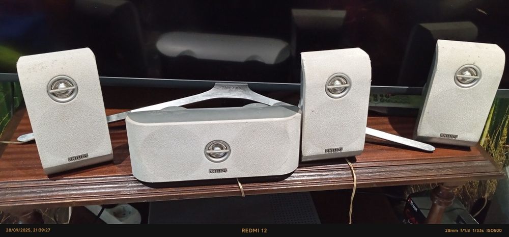 Leitos DVD com sistema de som 4.1 Philips.