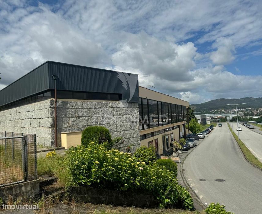 Pavilhão Industrial em PONTE  - Guimarães