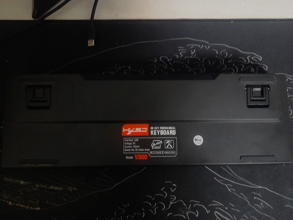 Клавіатура на синіх свічах