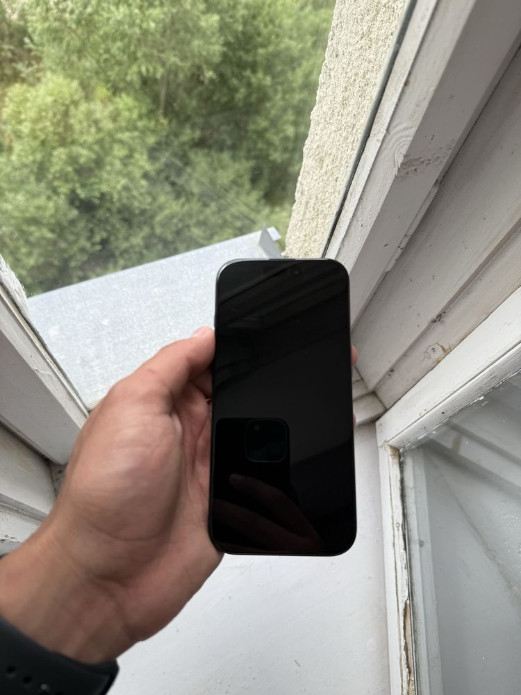 Продам Iphone 16 pro