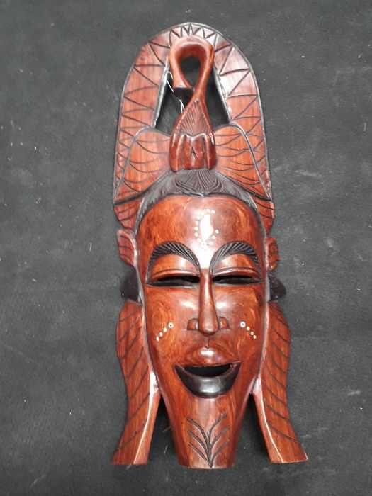 Máscaras Africanas antigas grandes e decorativas