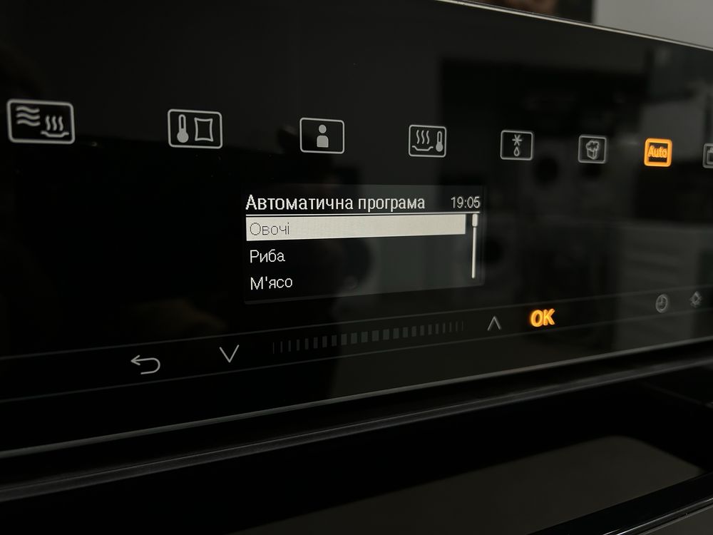 Вбудована Мікрохвильова піч  MIELE DGM 7440 OBSW  без тарілки