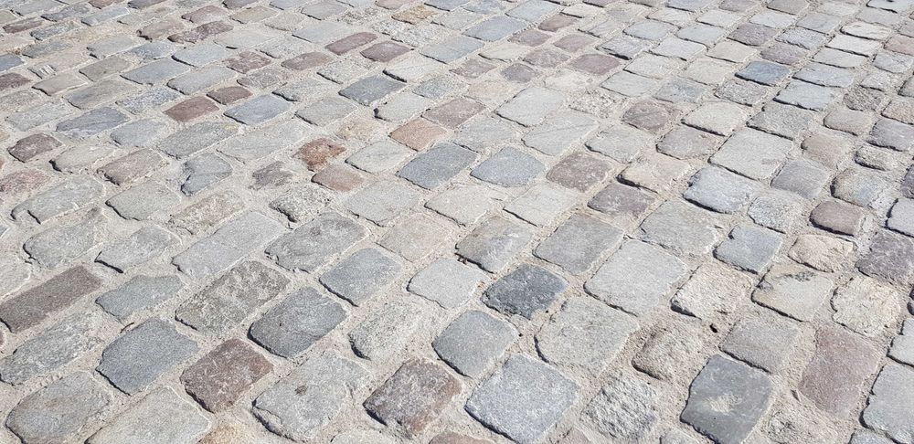 starobruk granitowy wyślizgany historyczny kostka brukowiec kamień pol