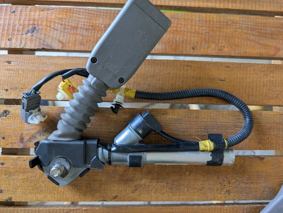 Реміні безпеки передні з преднатяжителями  Honda CR-V 2007-2011