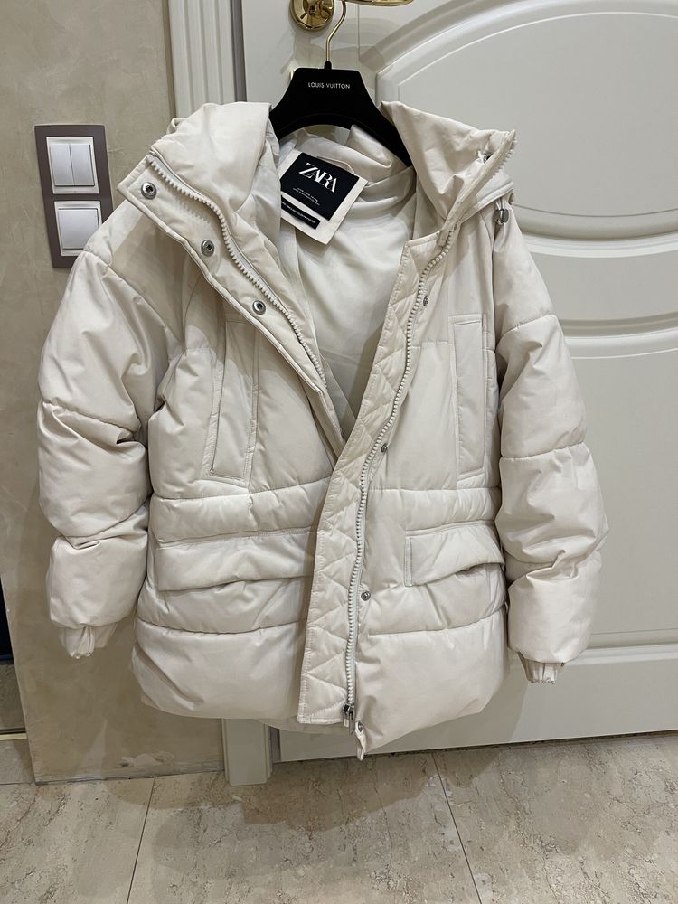 Куртка Zara молочная теплая стильная