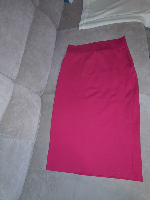 Czerwona dzianinowa spódnica Reserved