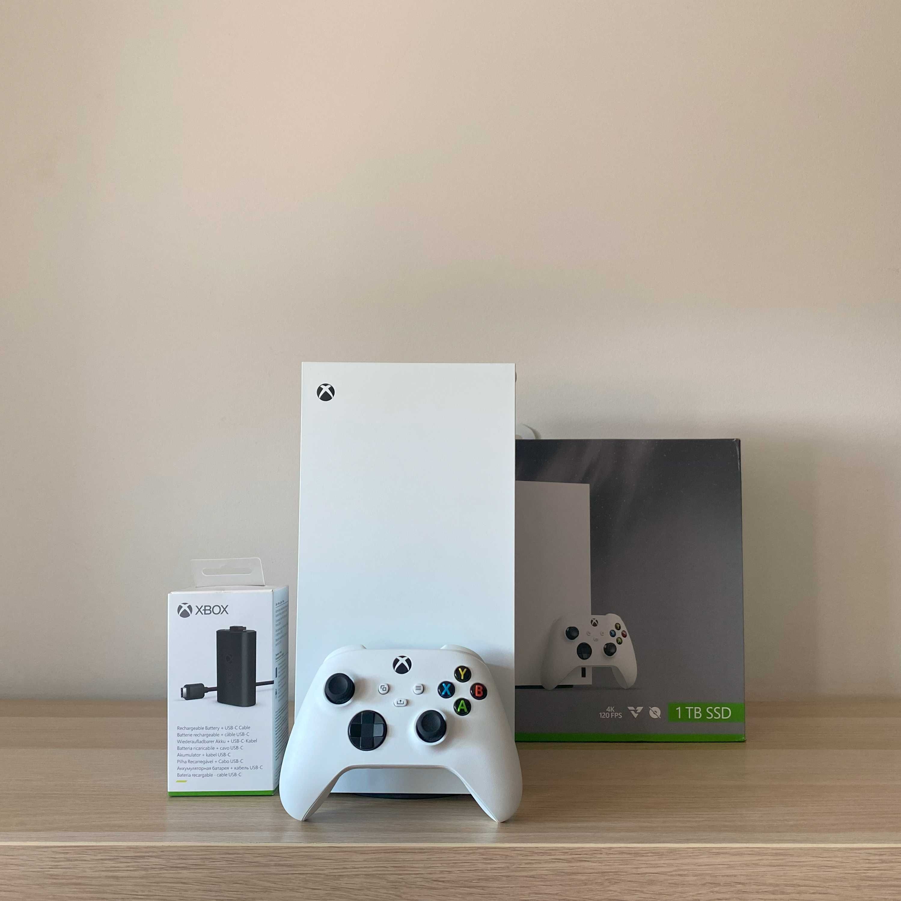 Xbox X Digital Edition + Bateria Recarregável + Monitor LG 24''