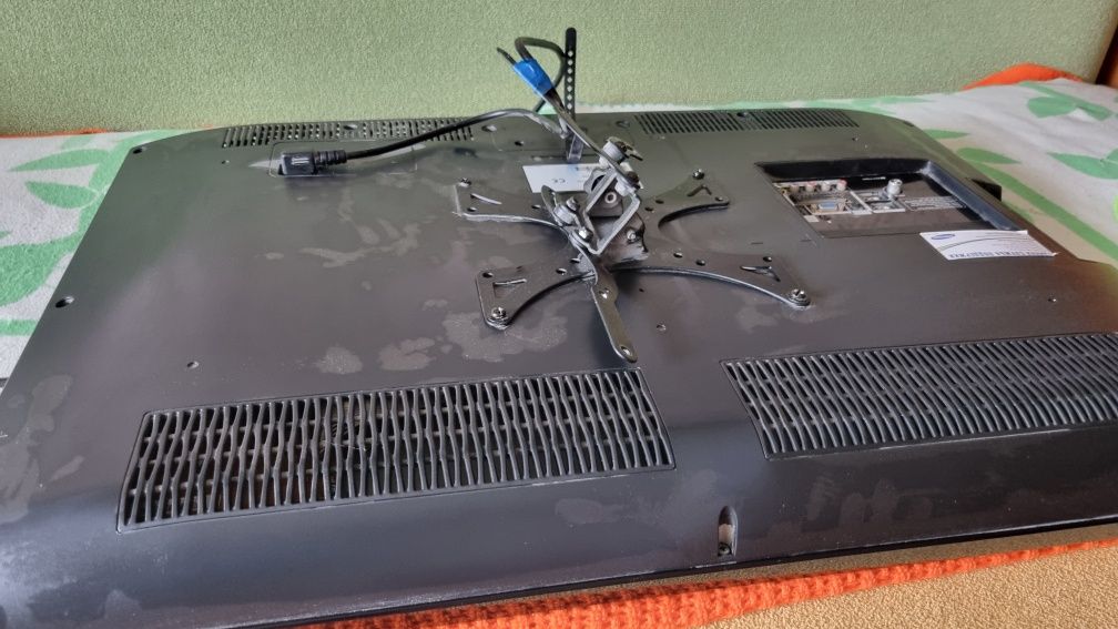Телевізор Samsung 32 дюйми, модель LE32B350