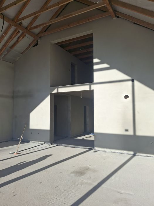 Tynki maszynowe cementowo wapienne