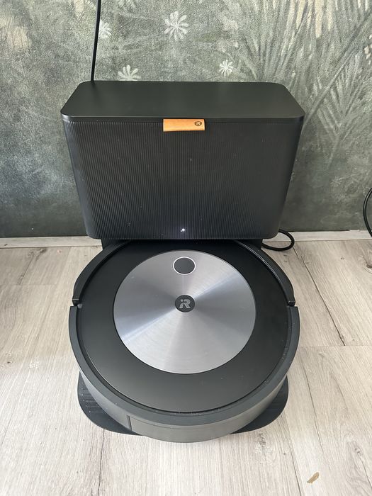 Robot aspirador Roomba j7+ com esvaziamento automatico e wifi