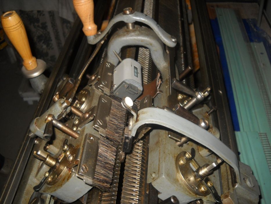 Sprzedam maszynę dziewiarską stojącą