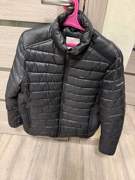 Продам оригинальную  мужскую куртку Calvin Klein