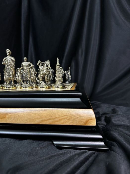 Шахматы с бронзовыми фигурками Козаки 43х43 см