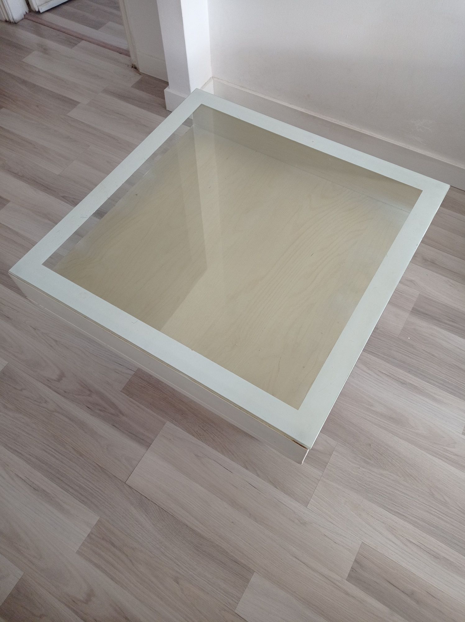 Mesa centro com tampo de vidro