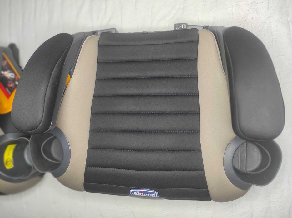 Автокрісло-бустер Chicco GoFit Plus гарний стан!