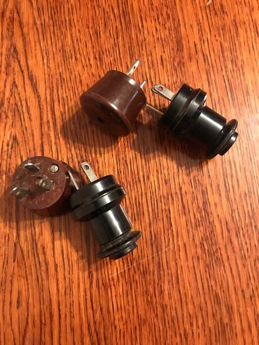 Вилки электрические 3 контактные карболит бакелитовые корпус