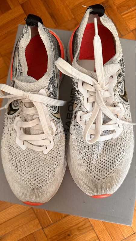 Buty do biegania Nike Epic React Flyknit 2 rozmiar 40,5 - 26 cm