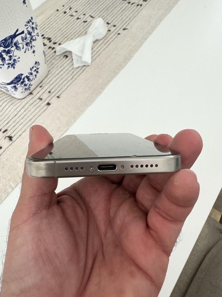VENDO 2 IPHONES 15 PRO MAX 256g - COMO NOVO - ENTREGO EM MÃOS