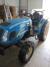 Trator New Holland Boomer 30 e acessórios