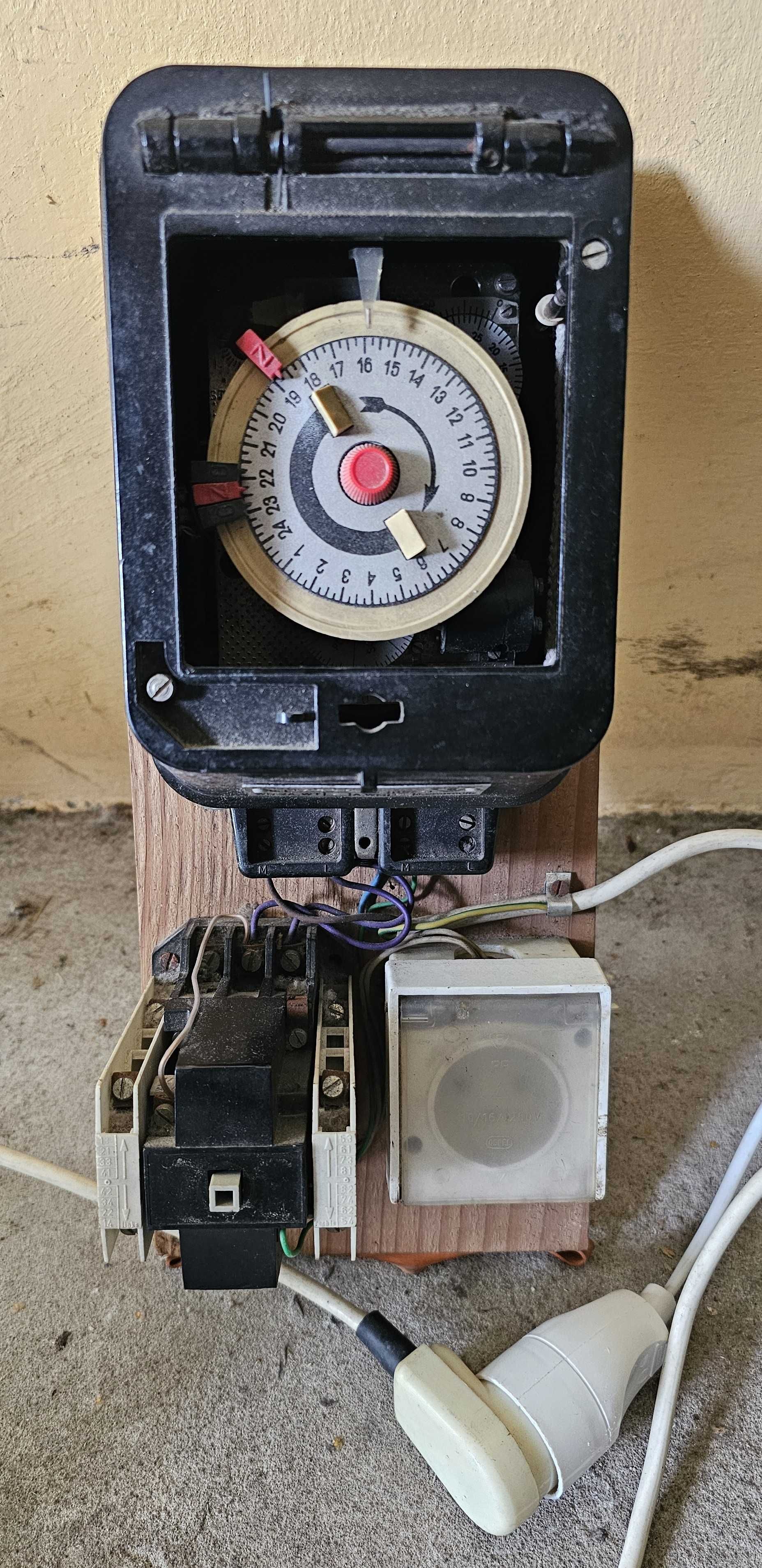 Zegar elektryczny ze stycznikiem, prosty układ