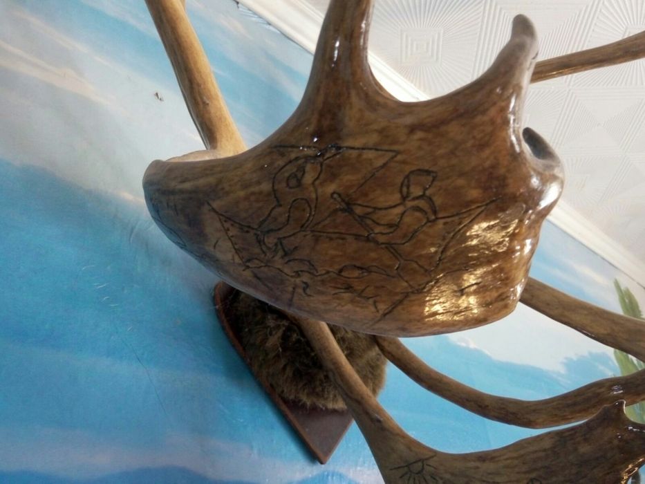 Рога оленя на медальоне