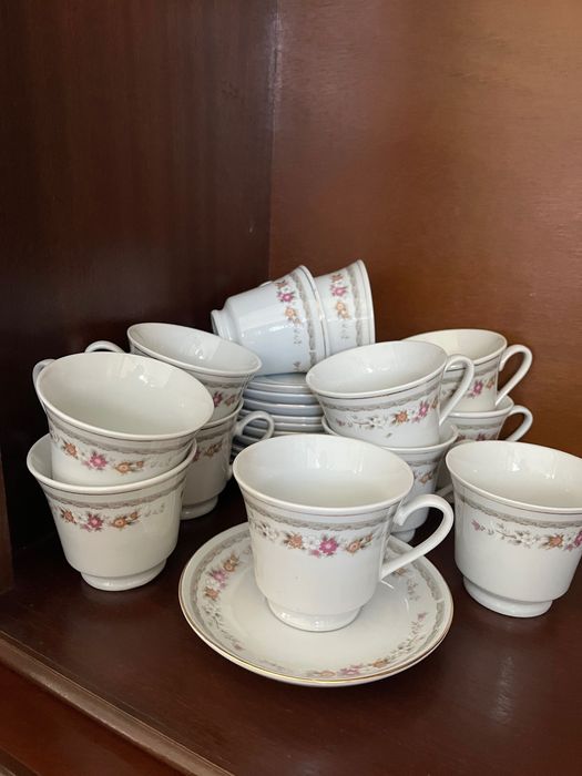 Chávenas de chá em porcelana