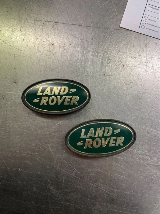 Land Rover DISCOVERY Logo puxador porta mala FVH100110 emblema