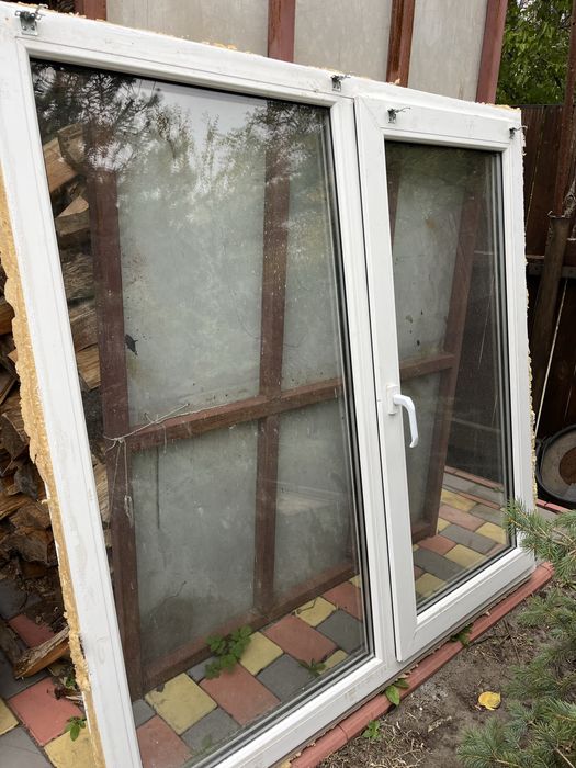 Пластиковое окно с москитной сеткой однокамерное