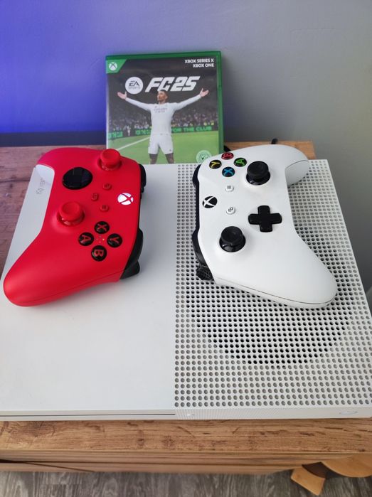Xbox one S+ Pad +FC 25, GTA5+ 4gry( Nie series S, series x)