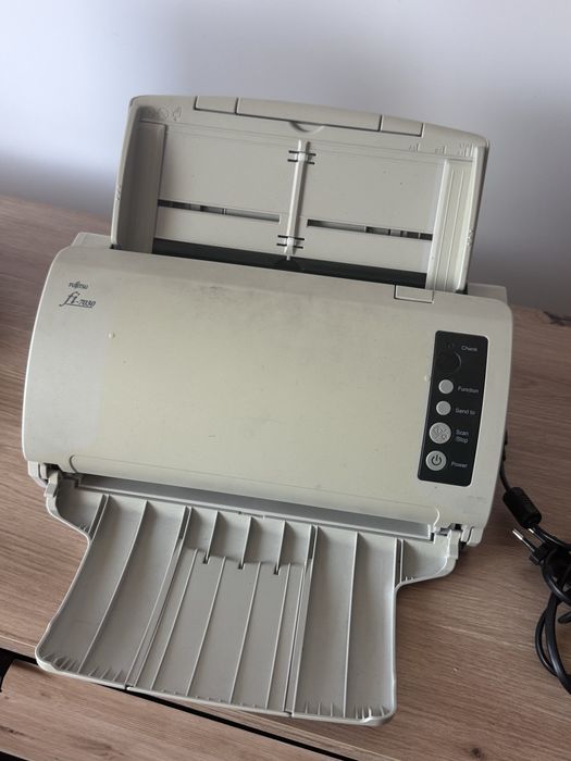 Skaner szczelinowy Fujitsu fi-7030