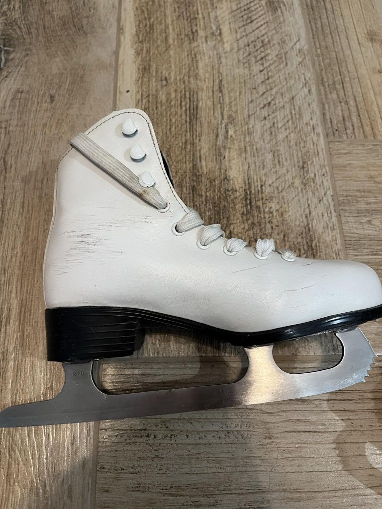 Łyżwy figurowe r.35,5