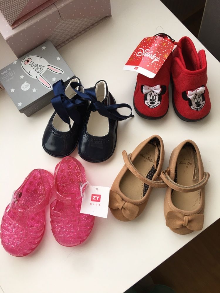 4 pares de sapatos e pantufas 18/19/20 (Novos a estrear)