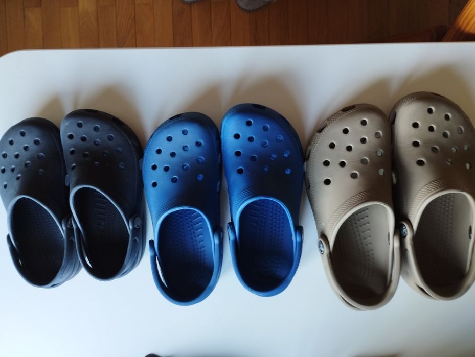 Chinelos crocs em bom estado