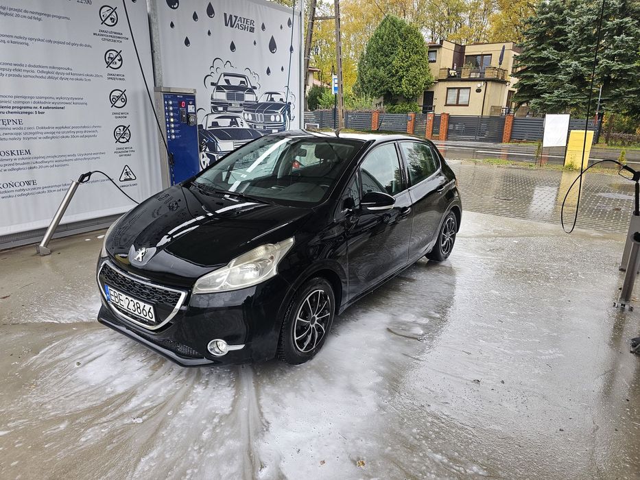 Hyundai I30 Peugeot 208 1.2 b+gaz 2013rok