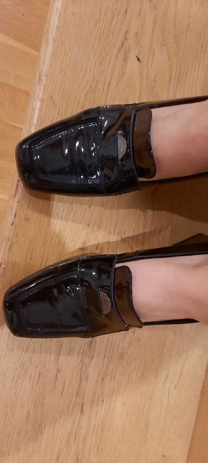 Buty karino r.40 skóra klocek lakierki